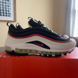 nike shoes. US size 6 offers welcome